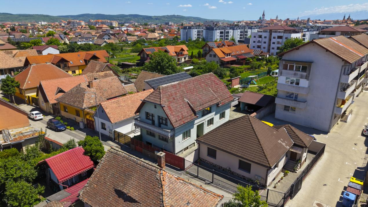 Casă 6 camere D+P+M-238 mp utili, 514 mp curte, Zona  Cartier Kogalniceanu 