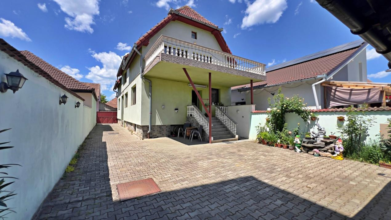 Casă 6 camere D+P+M-238 mp utili, 514 mp curte, Zona  Cartier Kogalniceanu 