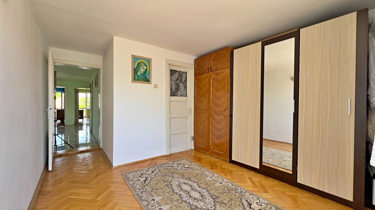 Casă 6 camere D+P+M-238 mp utili, 514 mp curte, Zona  Cartier Kogalniceanu 