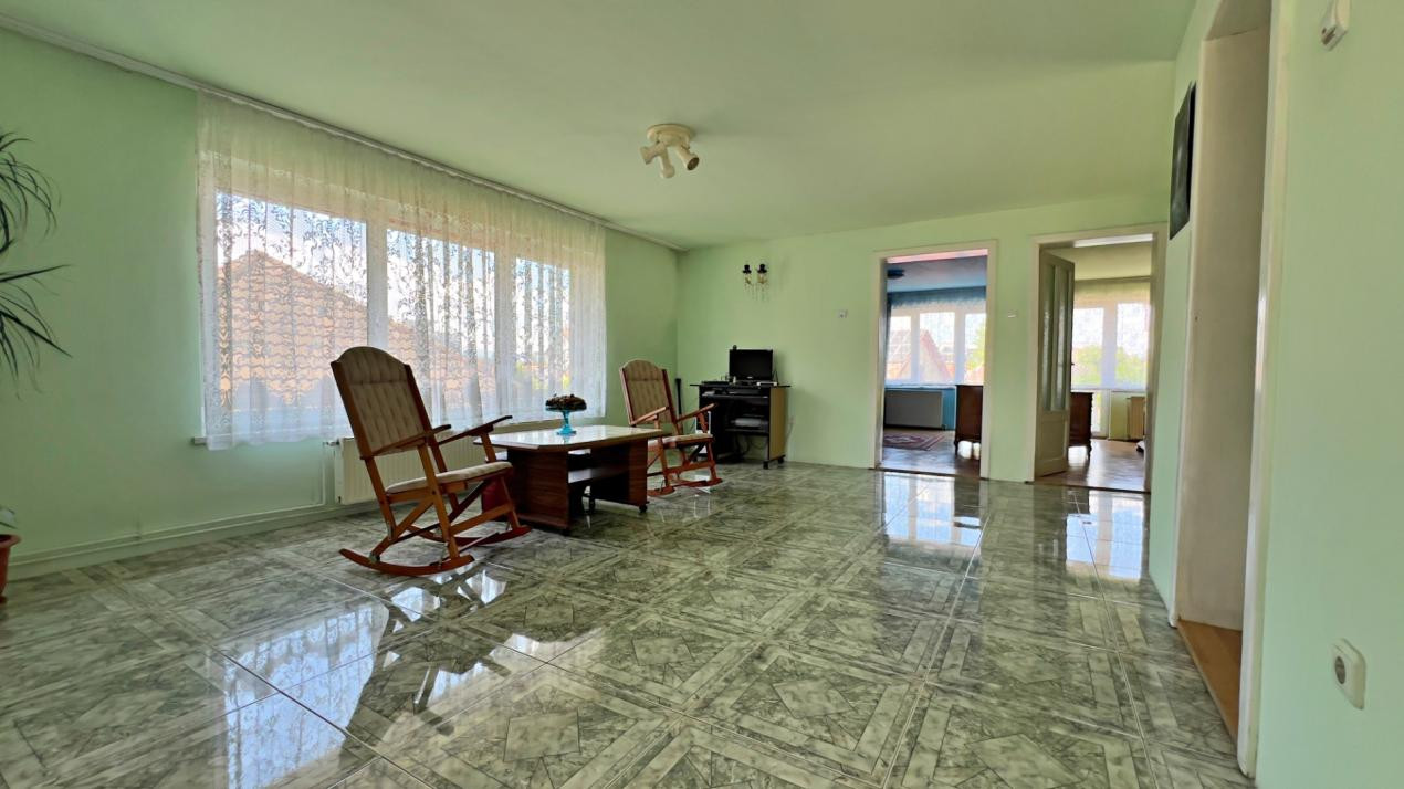 Casă 6 camere D+P+M-238 mp utili, 514 mp curte, Zona  Cartier Kogalniceanu 