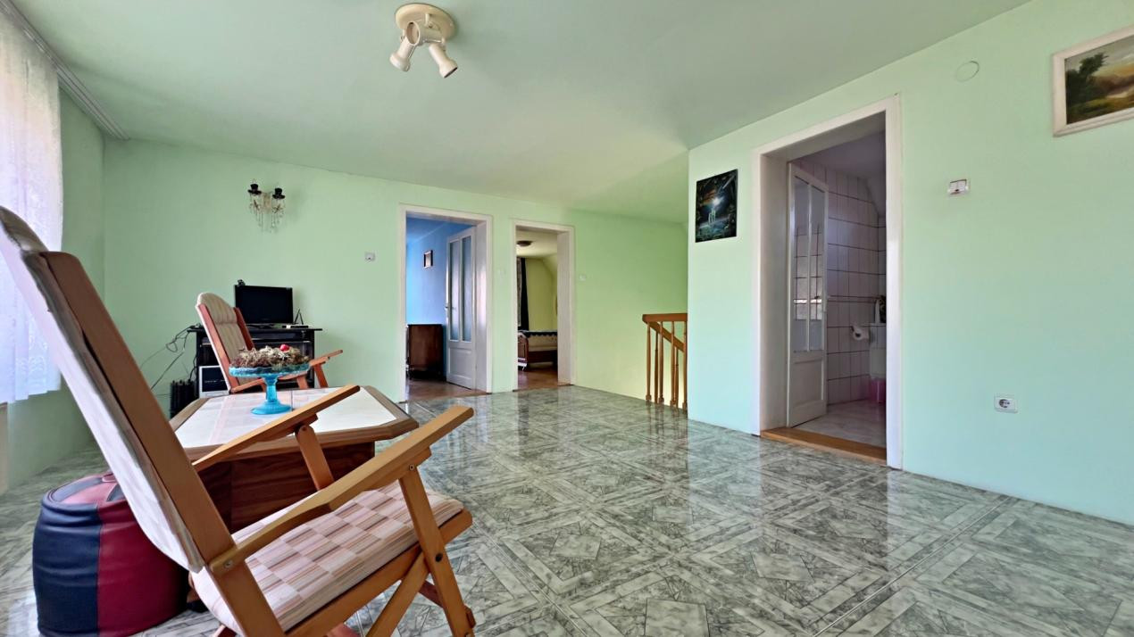 Casă 6 camere D+P+M-238 mp utili, 514 mp curte, Zona  Cartier Kogalniceanu 