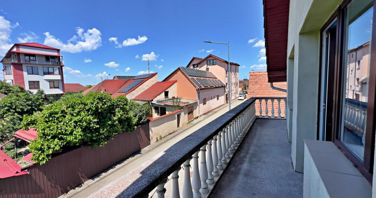 Casă 6 camere D+P+M-238 mp utili, 514 mp curte, Zona  Cartier Kogalniceanu 