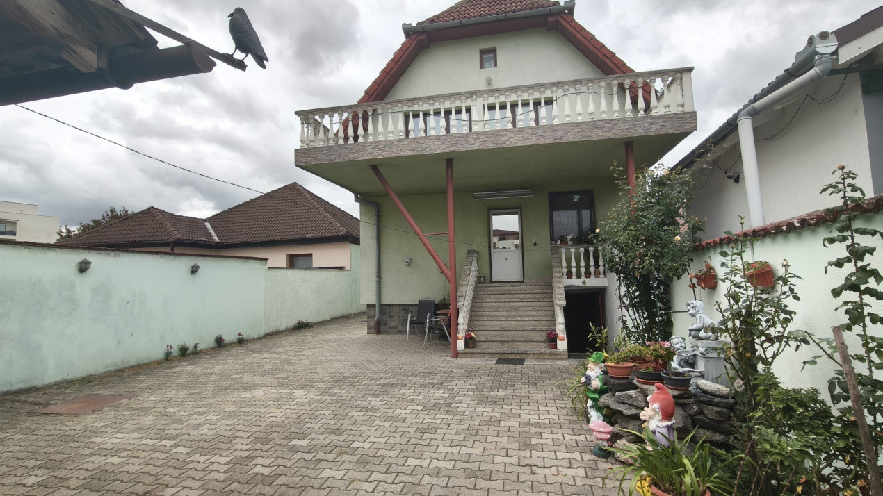 Casă 6 camere D+P+M-217 mp utili, 515 mp curte, Zona  Cartier Kogalniceanu 