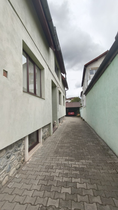 Casă 6 camere D+P+M-217 mp utili, 515 mp curte, Zona  Cartier Kogalniceanu 