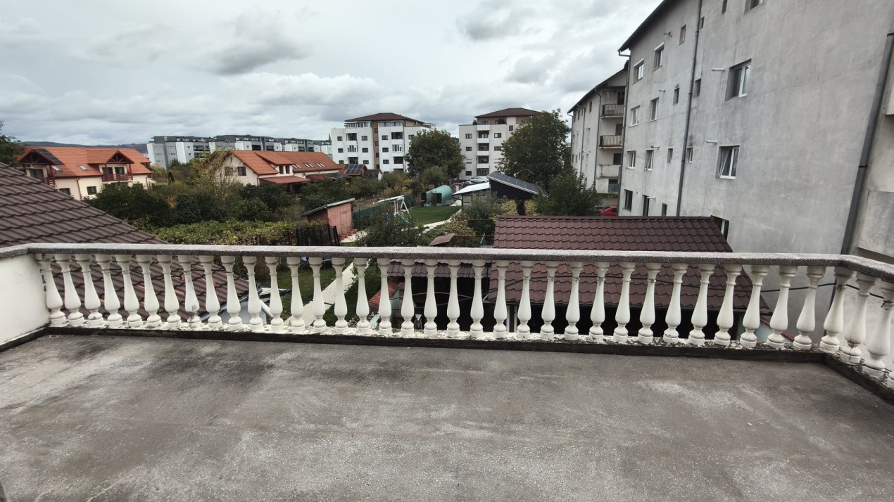 Casă 6 camere D+P+M-217 mp utili, 515 mp curte, Zona  Cartier Kogalniceanu 