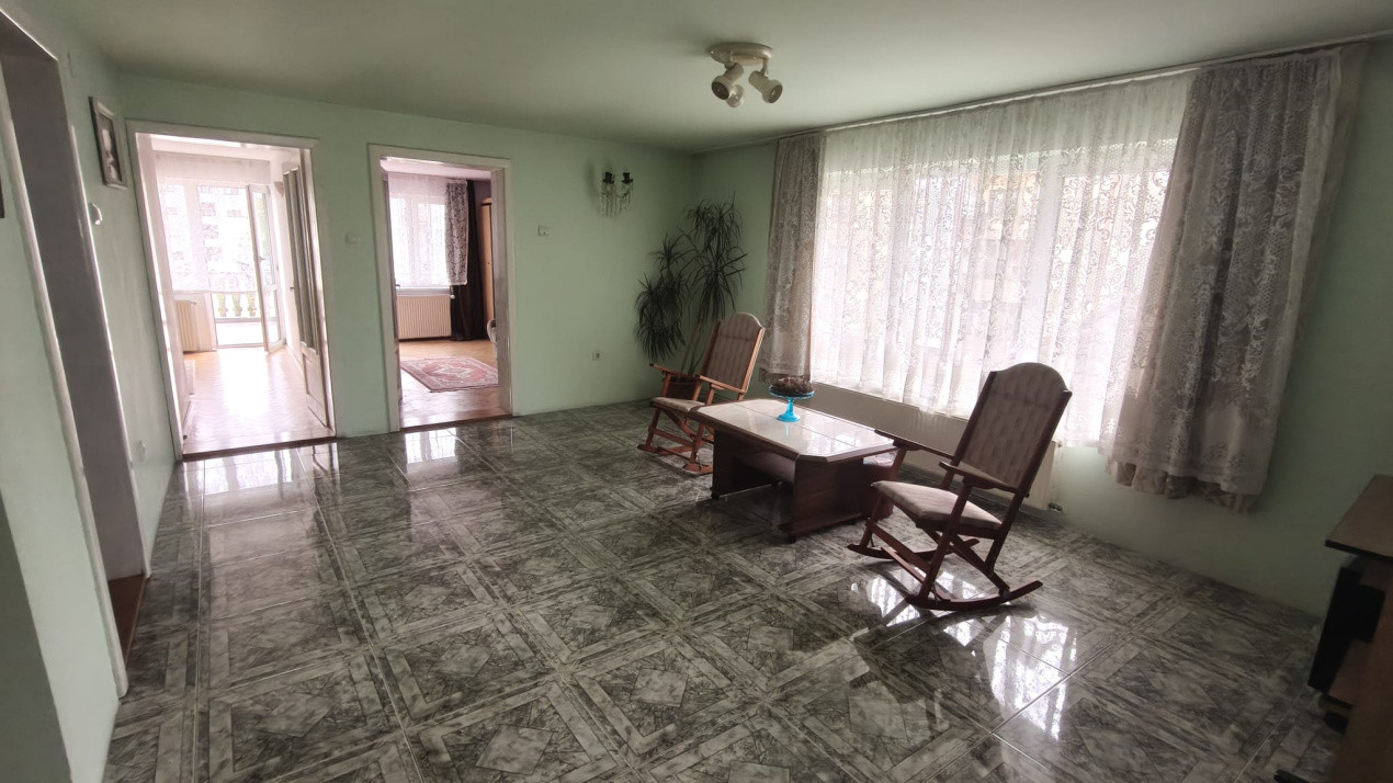 Casă 6 camere D+P+M-217 mp utili, 515 mp curte, Zona  Cartier Kogalniceanu 
