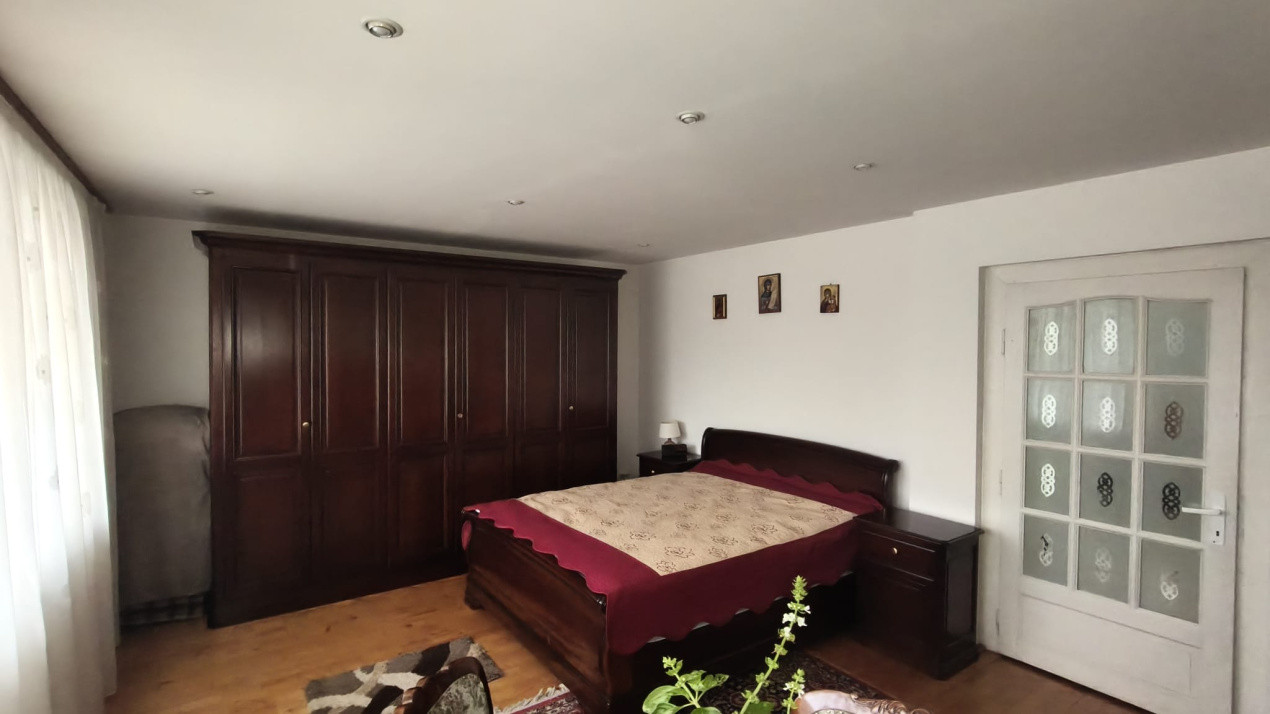 Casă 6 camere D+P+M-217 mp utili, 515 mp curte, Zona  Cartier Kogalniceanu 