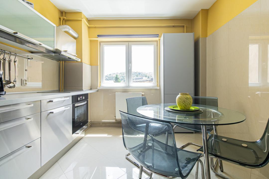Inchiriere apartament 3 camere, mobilat și utilat - zona Centrul Civic