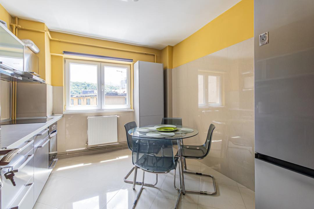 Inchiriere apartament 3 camere, mobilat și utilat - zona Centrul Civic