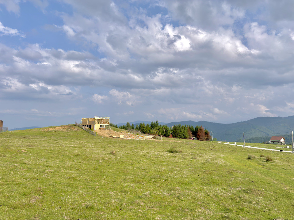     Teren 1003 mp în Păltiniș | Priveliște panoramică către munți