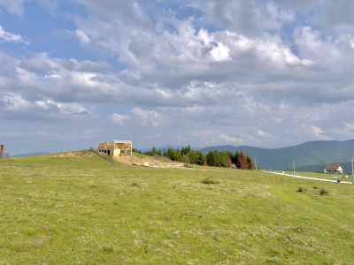     Teren 1003 mp în Păltiniș | Priveliște panoramică către munți