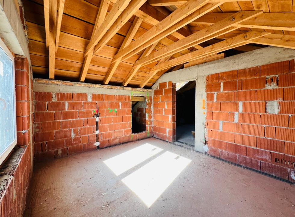Casa unifamilială mare 5 cam, garaj, curte. Întabulată. Fughiu Oradea