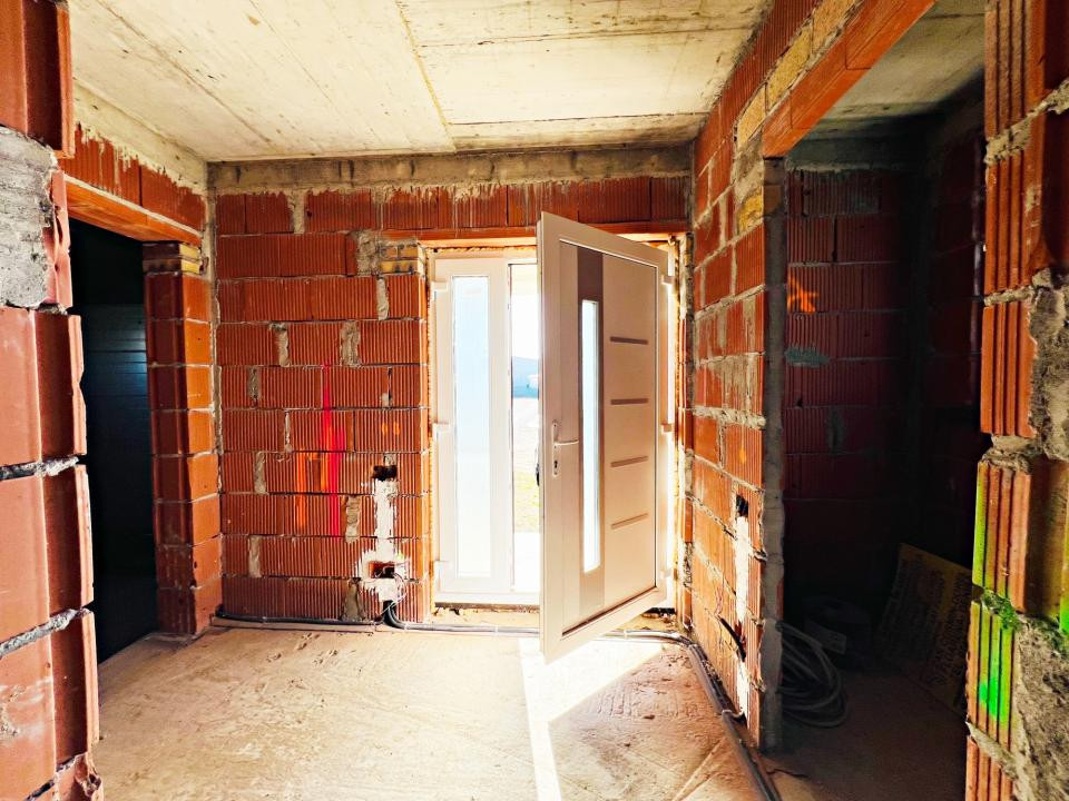 Casa unifamilială mare 5 cam, garaj, curte. Întabulată. Fughiu Oradea