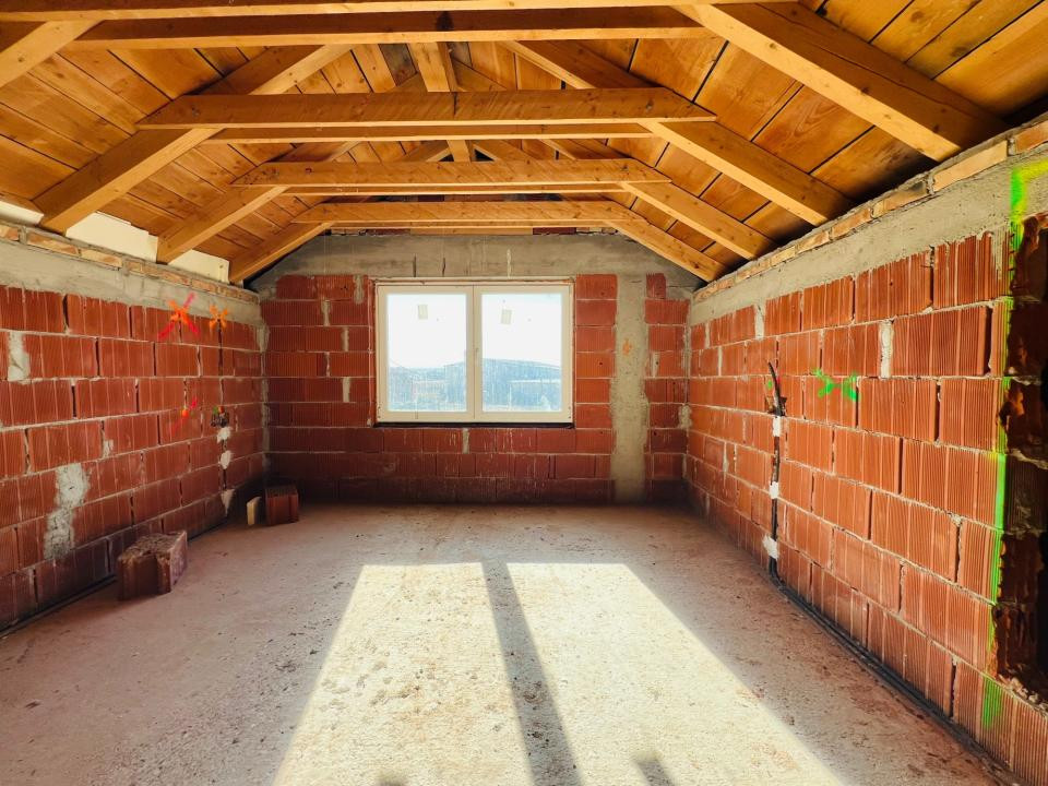 Casa unifamilială mare 5 cam, garaj, curte. Întabulată. Fughiu Oradea