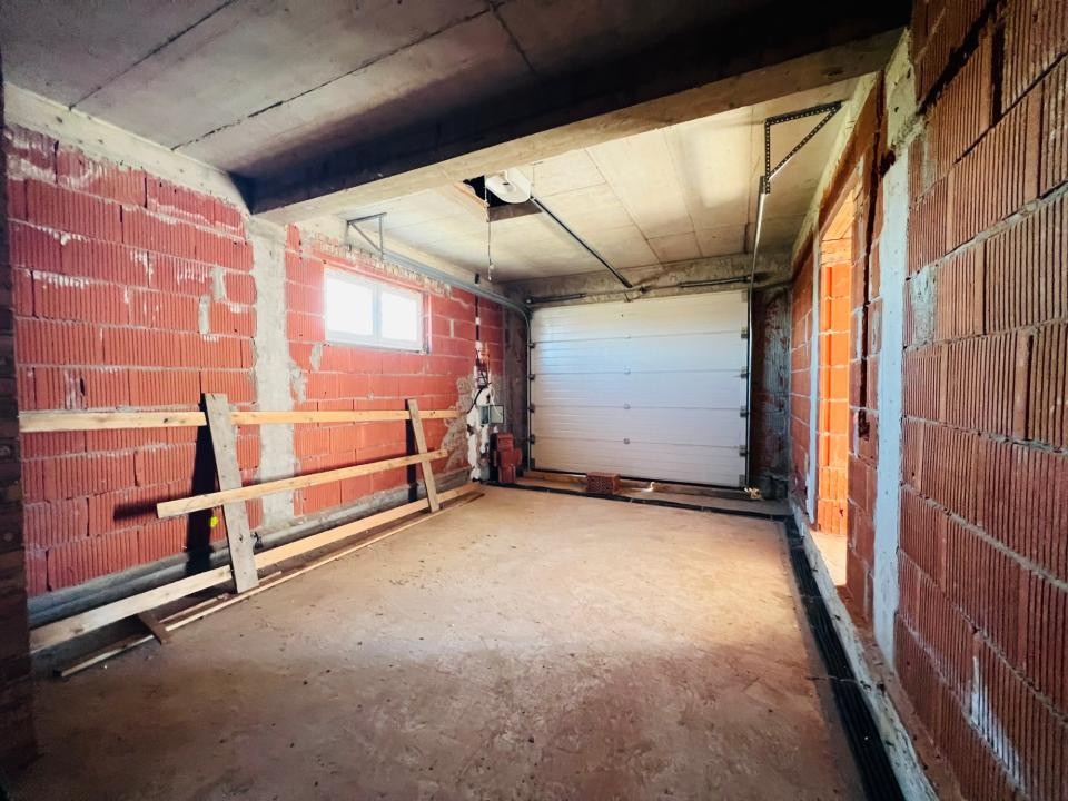 Casa unifamilială mare 5 cam, garaj, curte. Întabulată. Fughiu Oradea