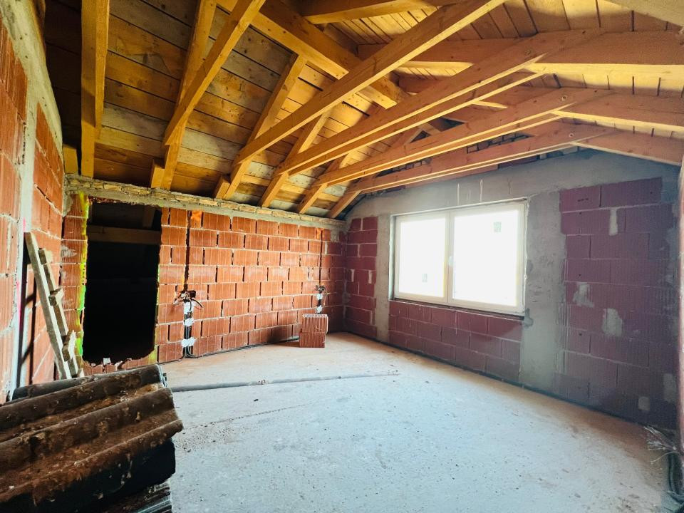 Casa unifamilială mare 5 cam, garaj, curte. Întabulată. Fughiu Oradea