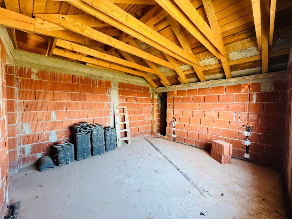 Casa unifamilială mare 5 cam, garaj, curte. Întabulată. Fughiu Oradea