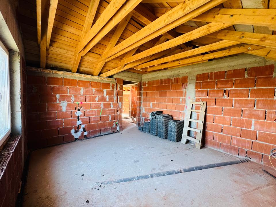 Casa unifamilială mare 5 cam, garaj, curte. Întabulată. Fughiu Oradea