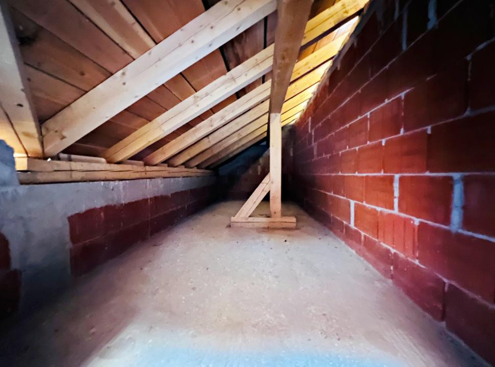 Casa unifamilială mare 5 cam, garaj, curte. Întabulată. Fughiu Oradea