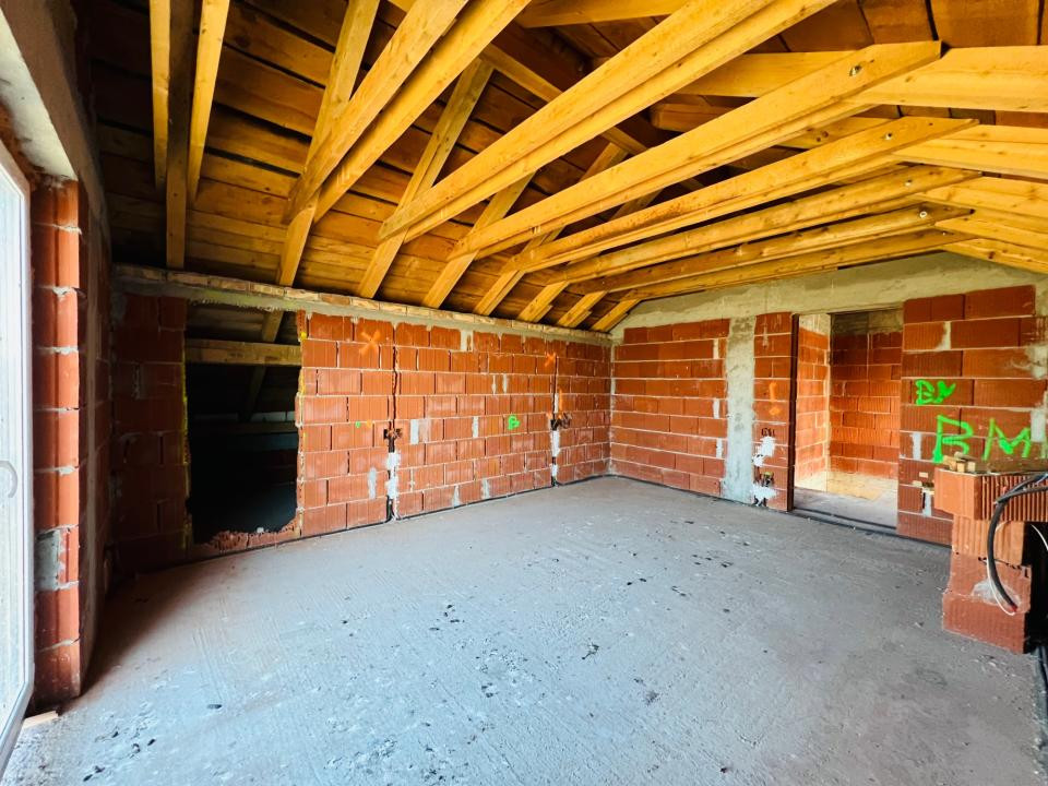Casa unifamilială mare 5 cam, garaj, curte. Întabulată. Fughiu Oradea