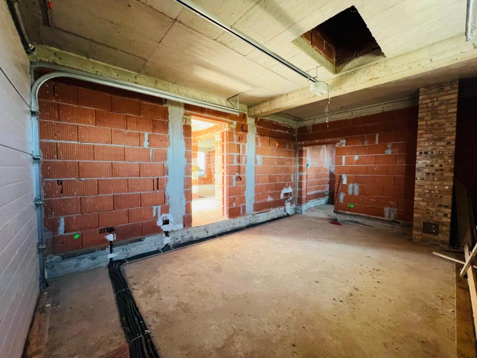 Casa unifamilială mare 5 cam, garaj, curte. Întabulată. Fughiu Oradea