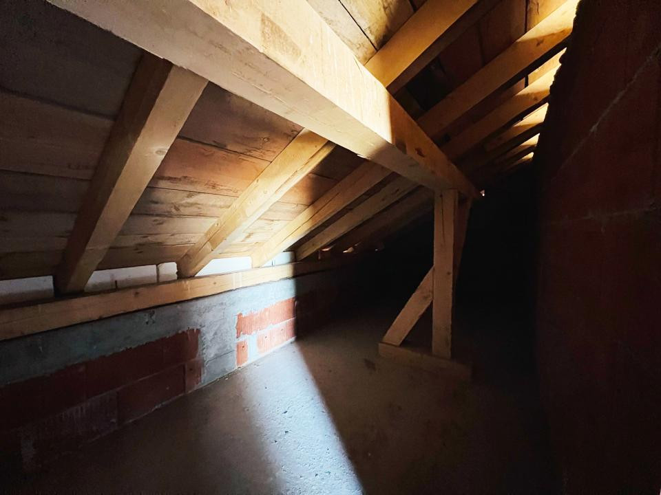 Casa unifamilială mare 5 cam, garaj, curte. Întabulată. Fughiu Oradea