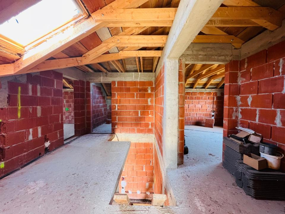 Casa unifamilială mare 5 cam, garaj, curte. Întabulată. Fughiu Oradea