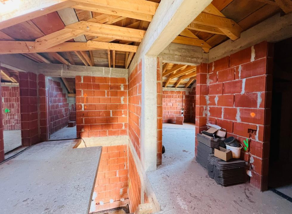 Casa unifamilială mare 5 cam, garaj, curte. Întabulată. Fughiu Oradea