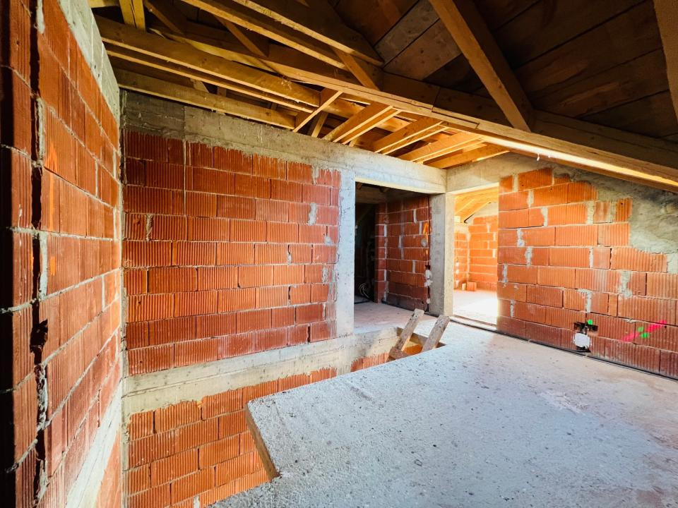 Casa unifamilială mare 5 cam, garaj, curte. Întabulată. Fughiu Oradea