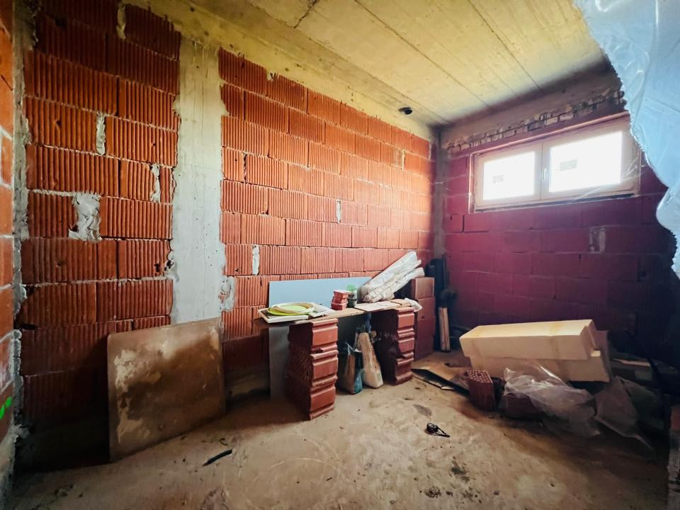 Casa unifamilială mare 5 cam, garaj, curte. Întabulată. Fughiu Oradea
