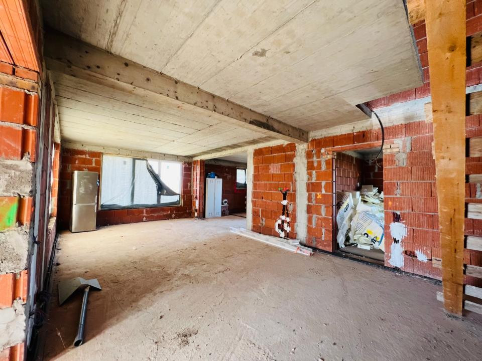 Casa unifamilială mare 5 cam, garaj, curte. Întabulată. Fughiu Oradea