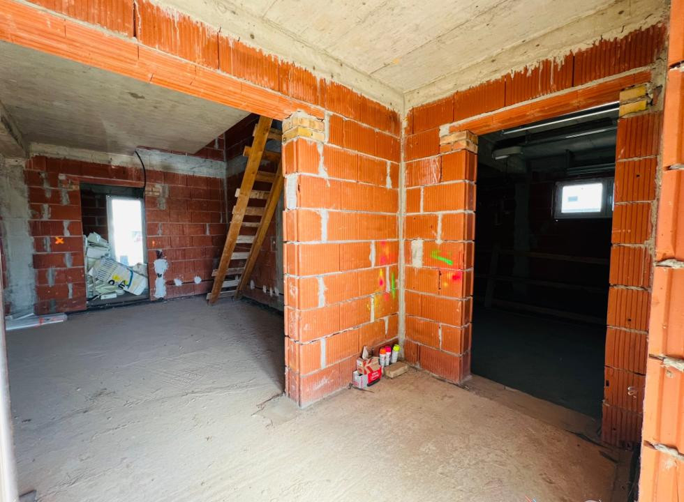 Casa unifamilială mare 5 cam, garaj, curte. Întabulată. Fughiu Oradea