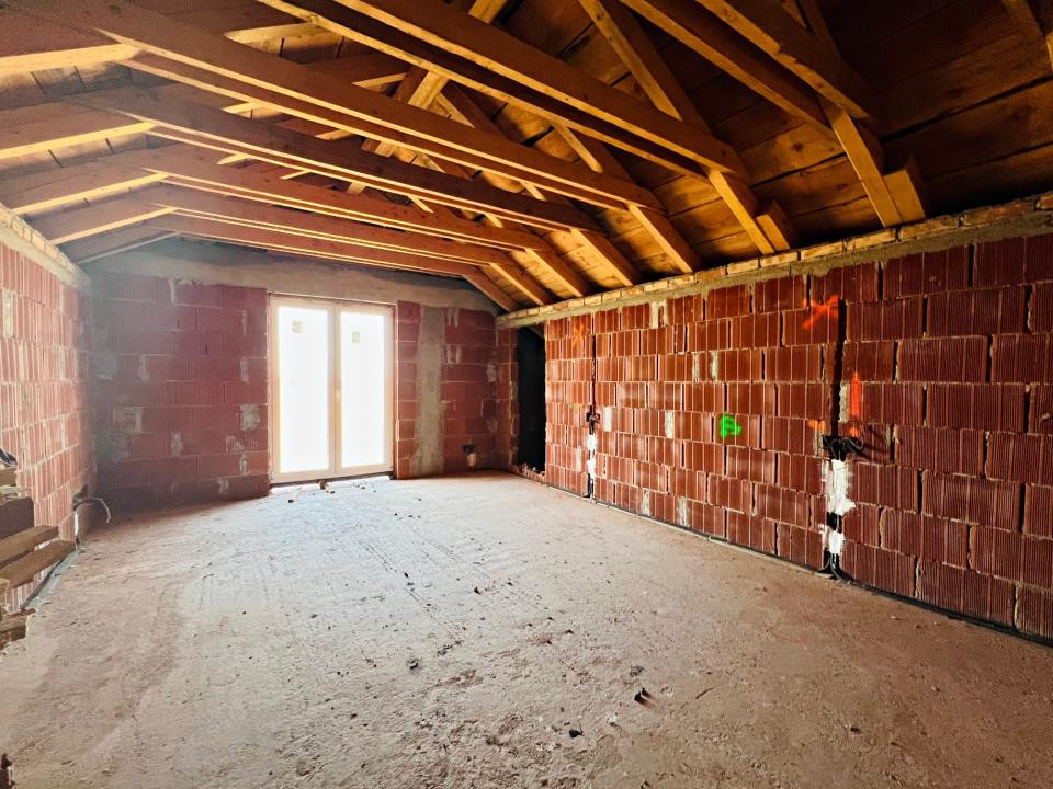 Casa unifamilială mare 5 cam, garaj, curte. Întabulată. Fughiu Oradea
