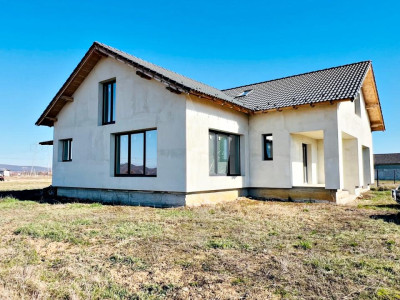 Casa unifamilială mare 5 cam, garaj, curte. Întabulată. Fughiu Oradea