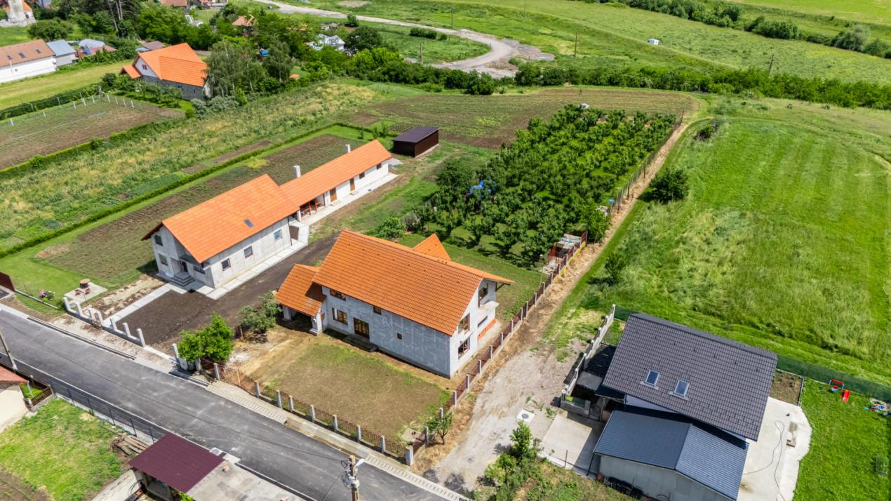 Casa cu 7 camere, 224 mp utili, teren 1000 mp | Feldioara 