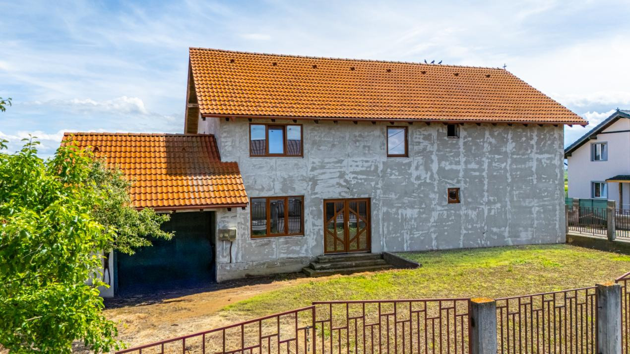 Casa cu 7 camere, 224 mp utili, teren 1000 mp | Feldioara 