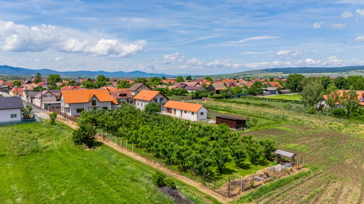 Casa cu 7 camere, 224 mp utili, teren 1000 mp | Feldioara 