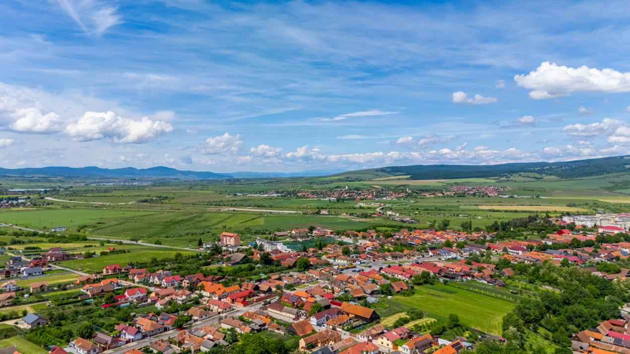 Casa cu 7 camere, 224 mp utili, teren 1000 mp | Feldioara 