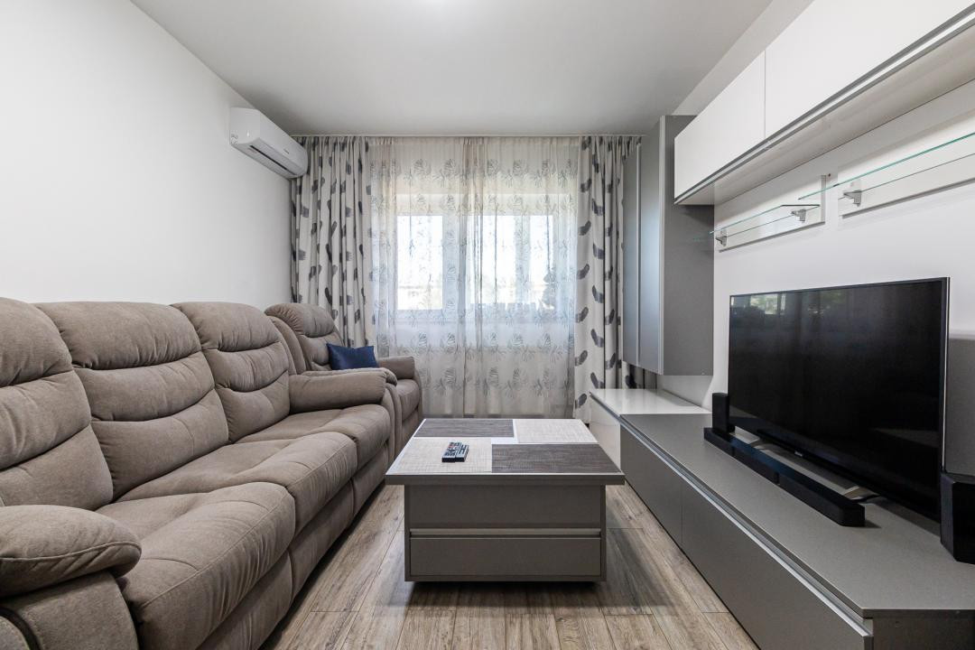 Vânzare apartament cu 3 camere, decomandat - strada Codrul Cosminului