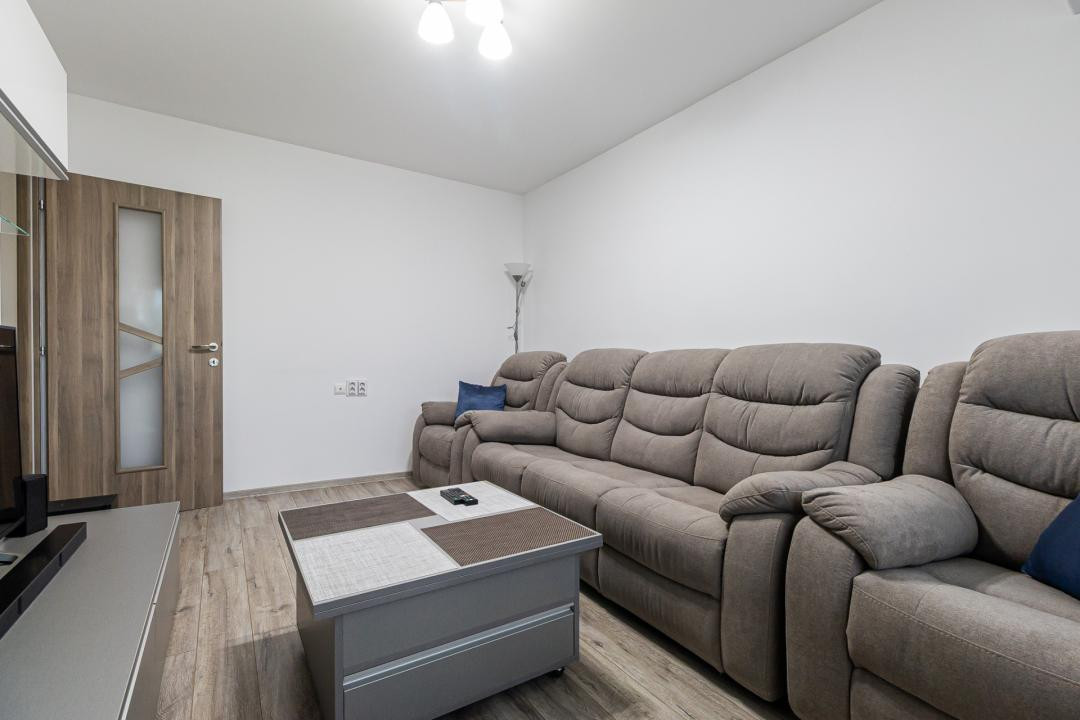 Vânzare apartament cu 3 camere, decomandat - strada Codrul Cosminului