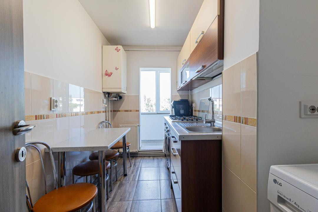Vânzare apartament cu 3 camere, decomandat - strada Codrul Cosminului