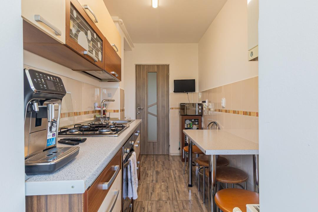 Vânzare apartament cu 3 camere, decomandat - strada Codrul Cosminului