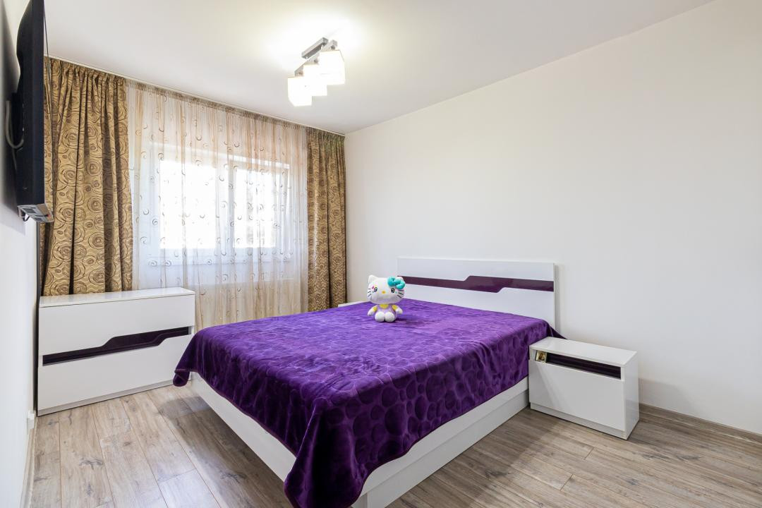 Vânzare apartament cu 3 camere, decomandat - strada Codrul Cosminului