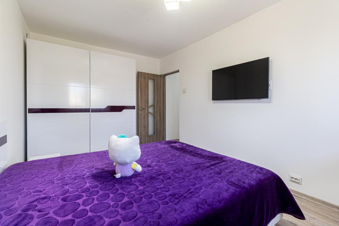 Vânzare apartament cu 3 camere, decomandat - strada Codrul Cosminului