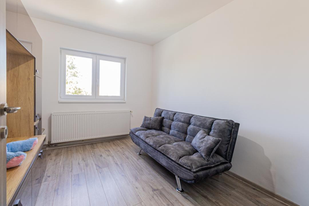 Vânzare apartament cu 3 camere, decomandat - strada Codrul Cosminului