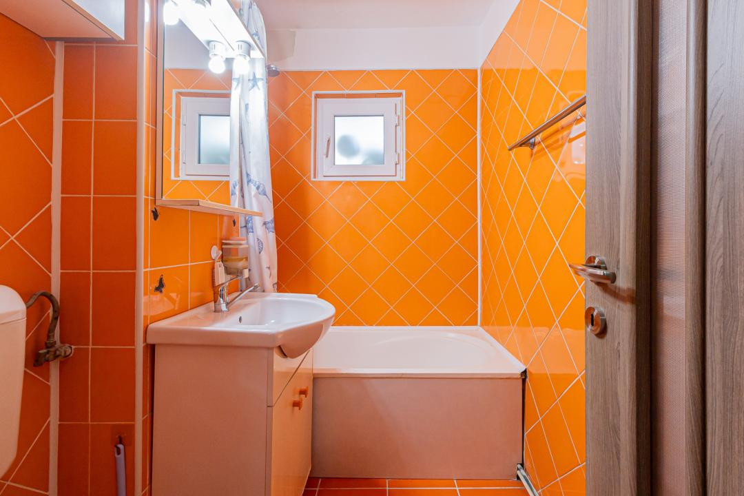 Vânzare apartament cu 3 camere, decomandat - strada Codrul Cosminului