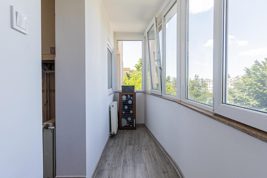 Vânzare apartament cu 3 camere, decomandat - strada Codrul Cosminului