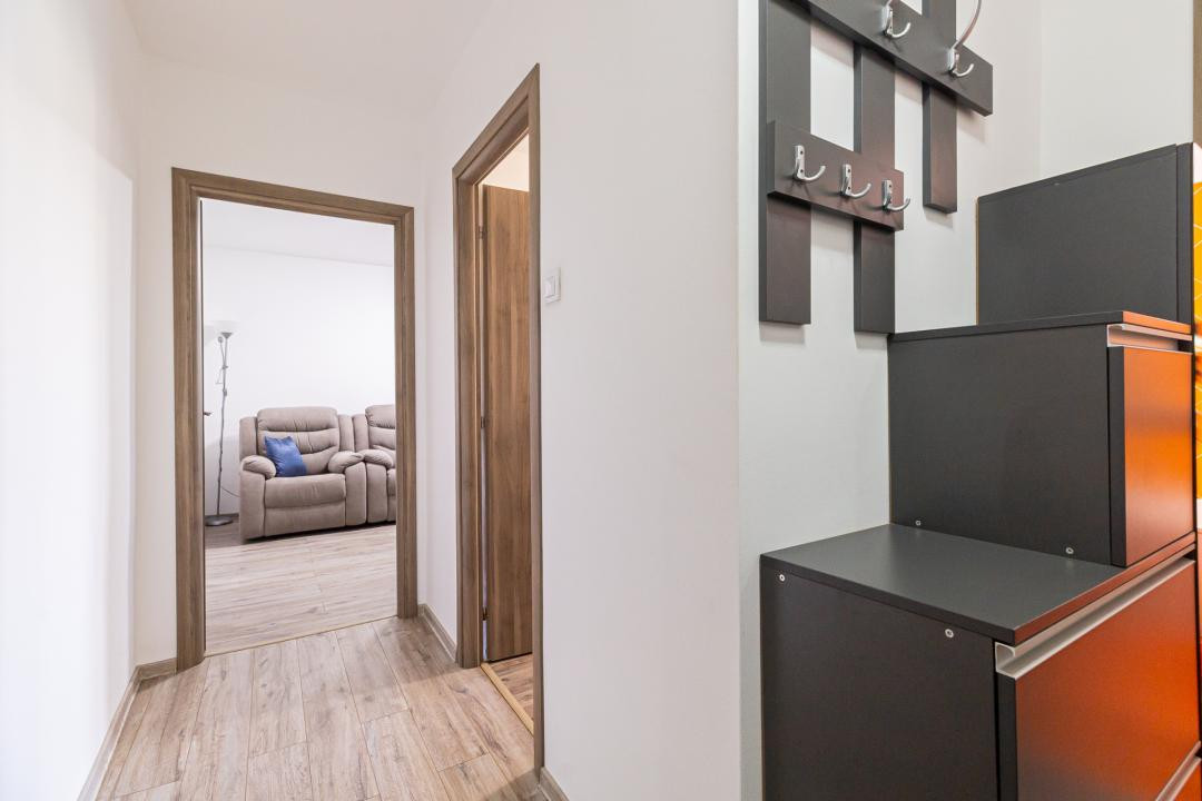 Vânzare apartament cu 3 camere, decomandat - strada Codrul Cosminului
