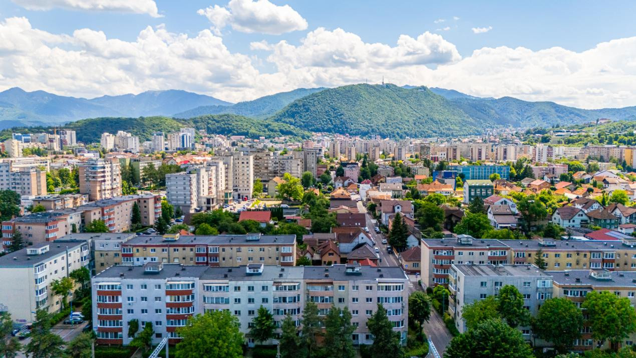 Vânzare apartament cu 3 camere, decomandat - strada Codrul Cosminului