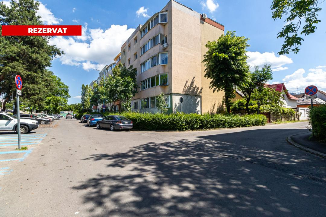 REZERVAT - Vânzare apartament cu 3 camere, decomandat - strada Codrul Cosminului
